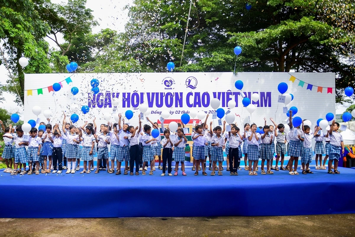 Vinamilk cùng Quỹ sữa Vươn cao Việt Nam lan tỏa cơ hội và niềm tin cho trẻ em Lâm Đồng