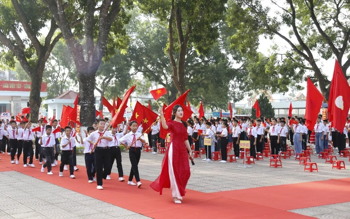 Hơn 8.000 người đăng ký dự tuyển giáo viên