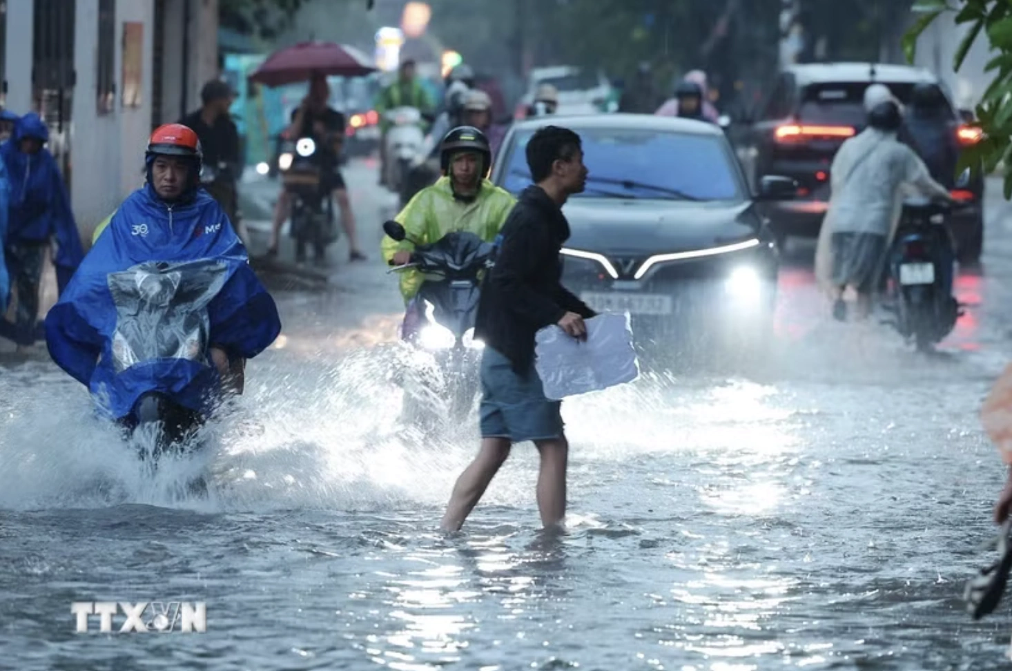 Thời tiết ngày 14/8: Mưa dông diện rộng, cảnh báo lũ quét và sạt lở đất