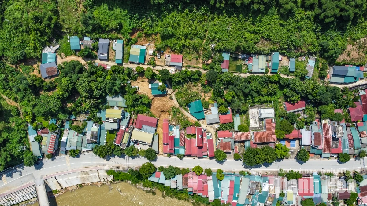 Sớm ổn định đời sống cho các hộ dân sau sạt lở núi nghiêm trọng ở xã Quan Sơn