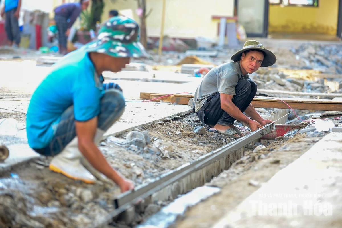 Tranh thủ từng ngày đẩy nhanh tiến độ hoàn thiện trường nội trú Tam Thanh