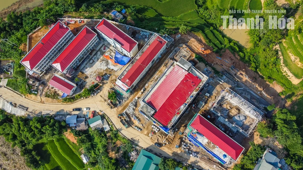 Tranh thủ từng ngày đẩy nhanh tiến độ hoàn thiện trường nội trú Tam Thanh