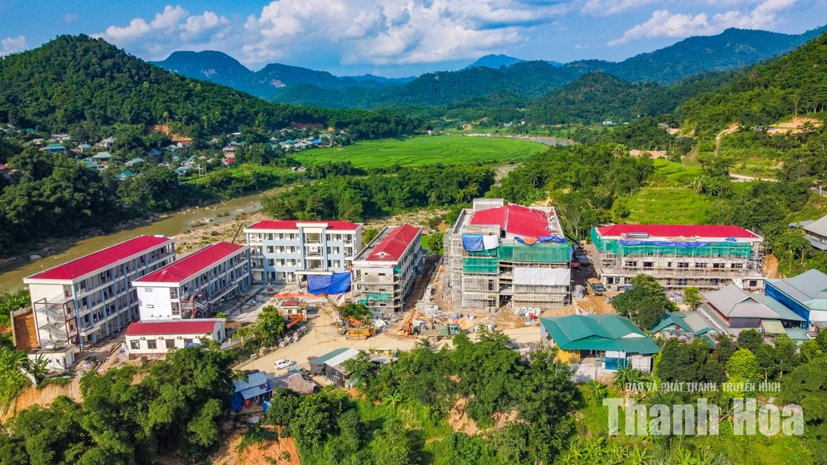 Tranh thủ từng ngày đẩy nhanh tiến độ hoàn thiện trường nội trú Tam Thanh