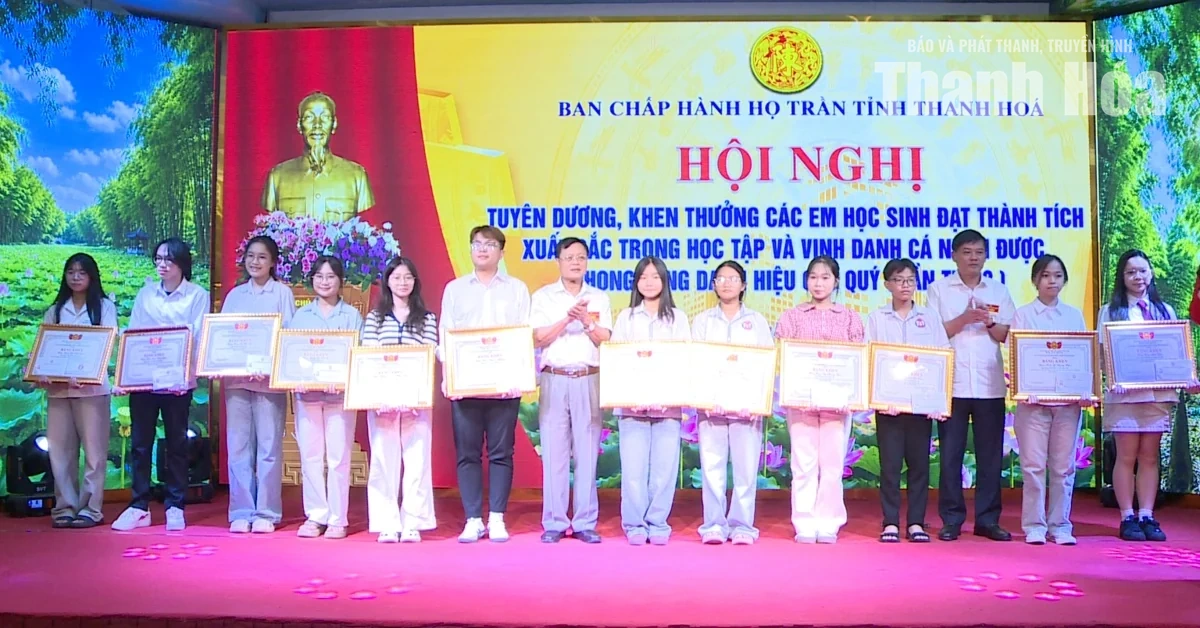 Họ Trần Thanh Hóa tuyên dương 92 học sinh đạt thành tích cao