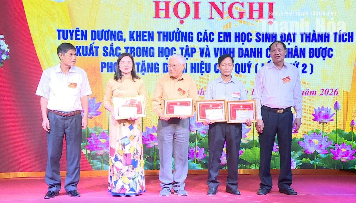 Họ Trần Thanh Hóa tuyên dương 92 học sinh đạt thành tích cao