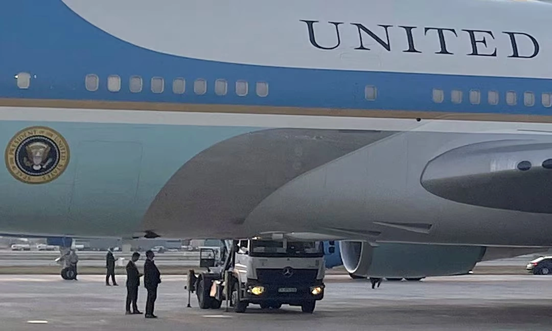 Tổng thống Trump lần đầu lên tiếng về vụ bí mật đổi máy bay do lo ngại an ninh