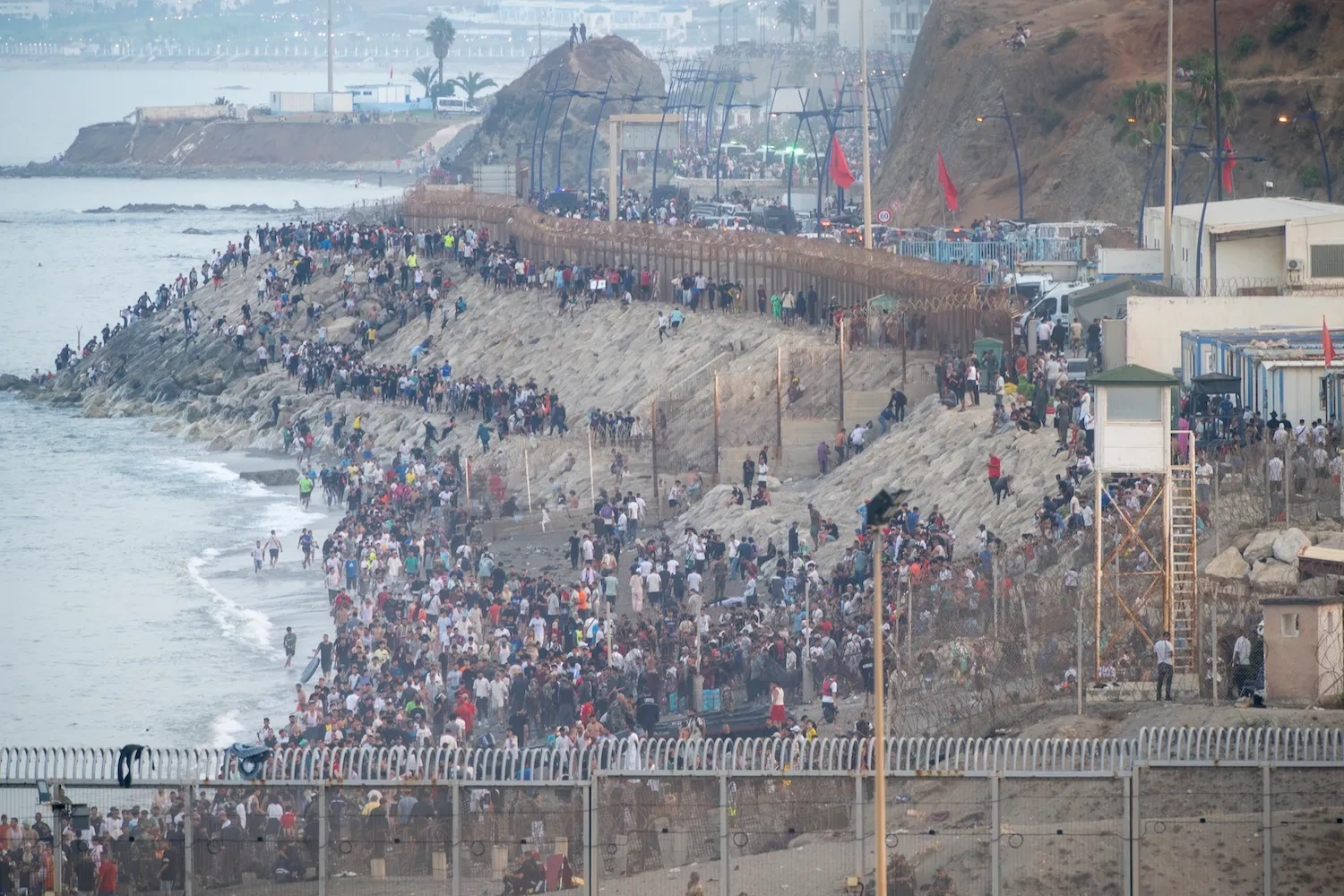 Maroc siết chặt kiểm soát biên giới, chặn bắt 294 người tìm cách vượt biên trái phép