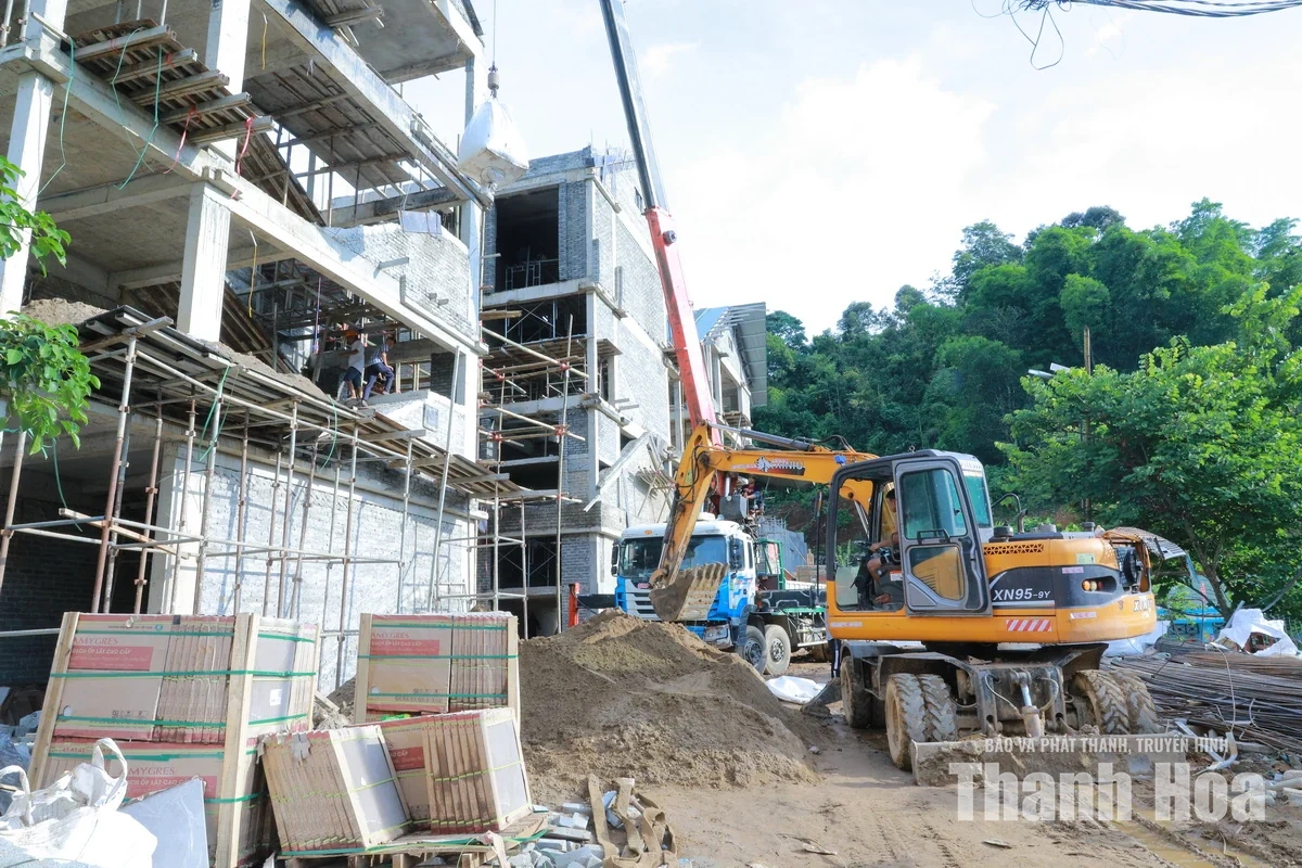 Trên công trường xây dựng Trường Phổ thông nội trú TH & THCS Na Mèo