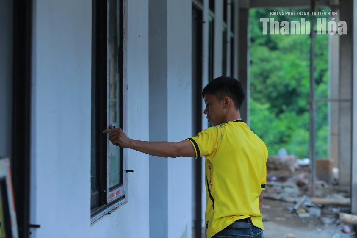Trên công trường xây dựng Trường Phổ thông nội trú TH & THCS Na Mèo