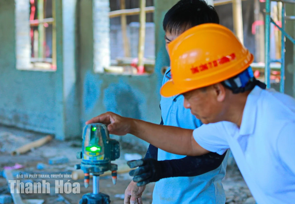 Trên công trường xây dựng Trường Phổ thông nội trú TH & THCS Na Mèo