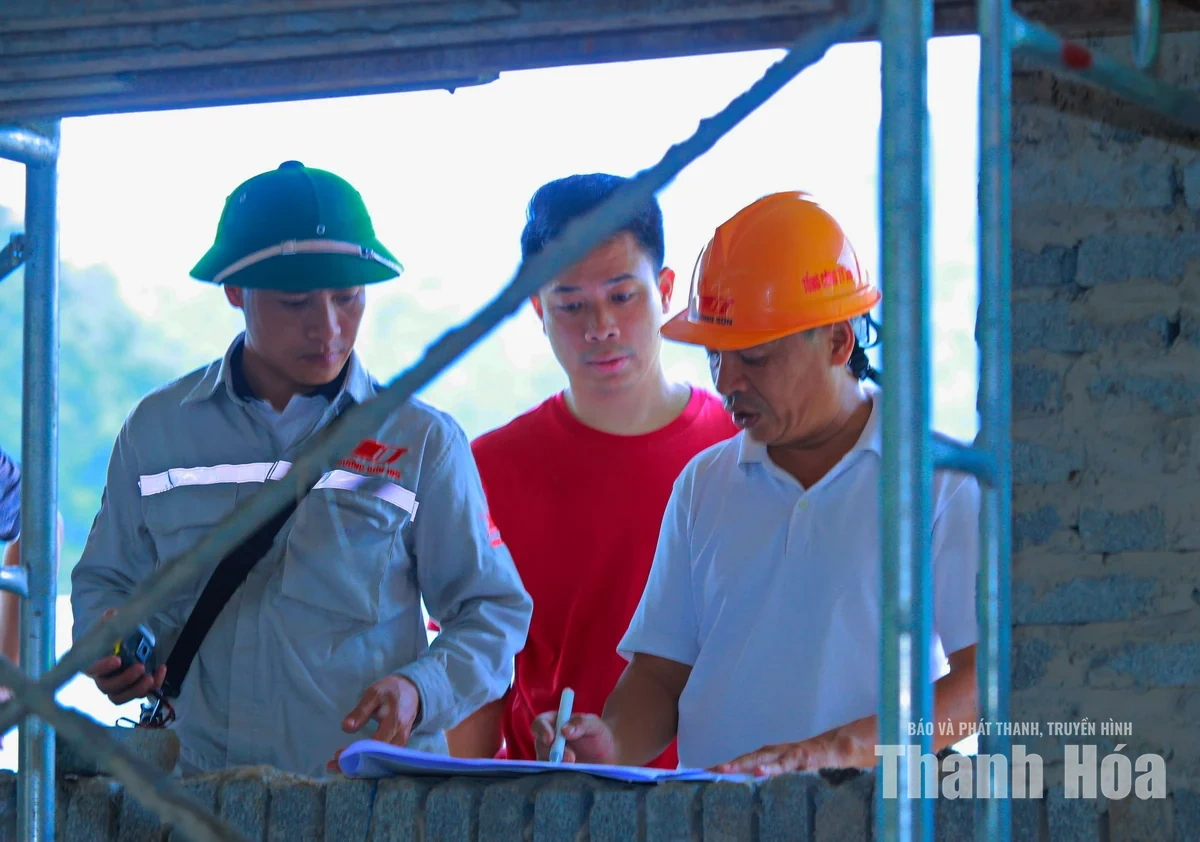 Trên công trường xây dựng Trường Phổ thông nội trú TH & THCS Na Mèo