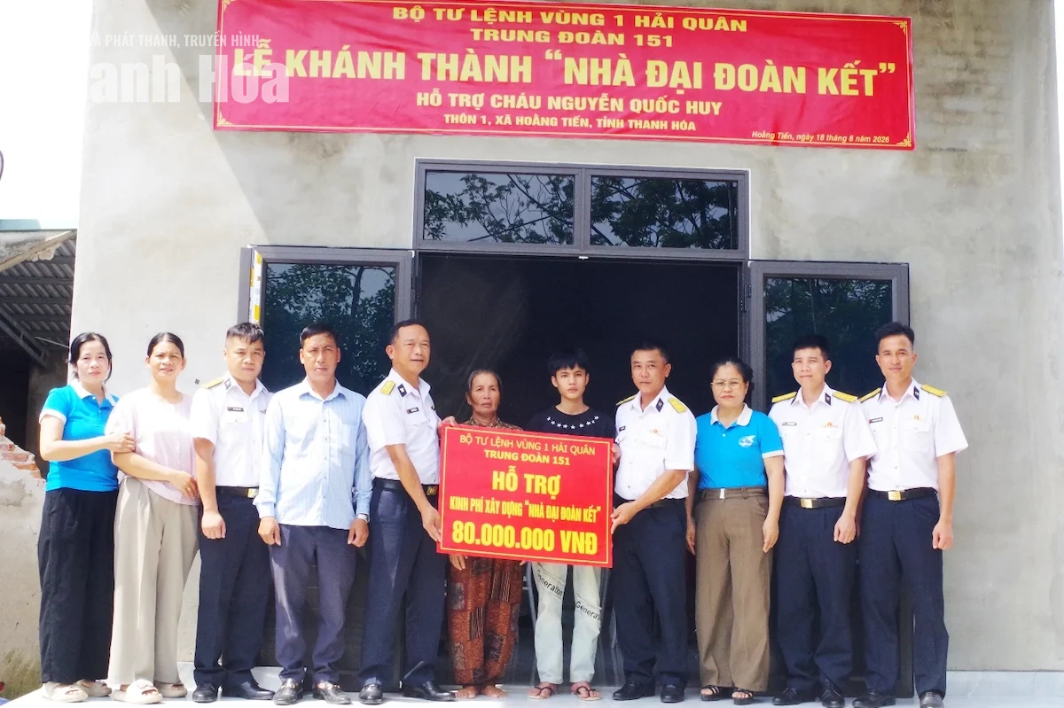Trung đoàn 151 Hải quân bàn giao nhà Đại đoàn kết” tại Thanh Hóa