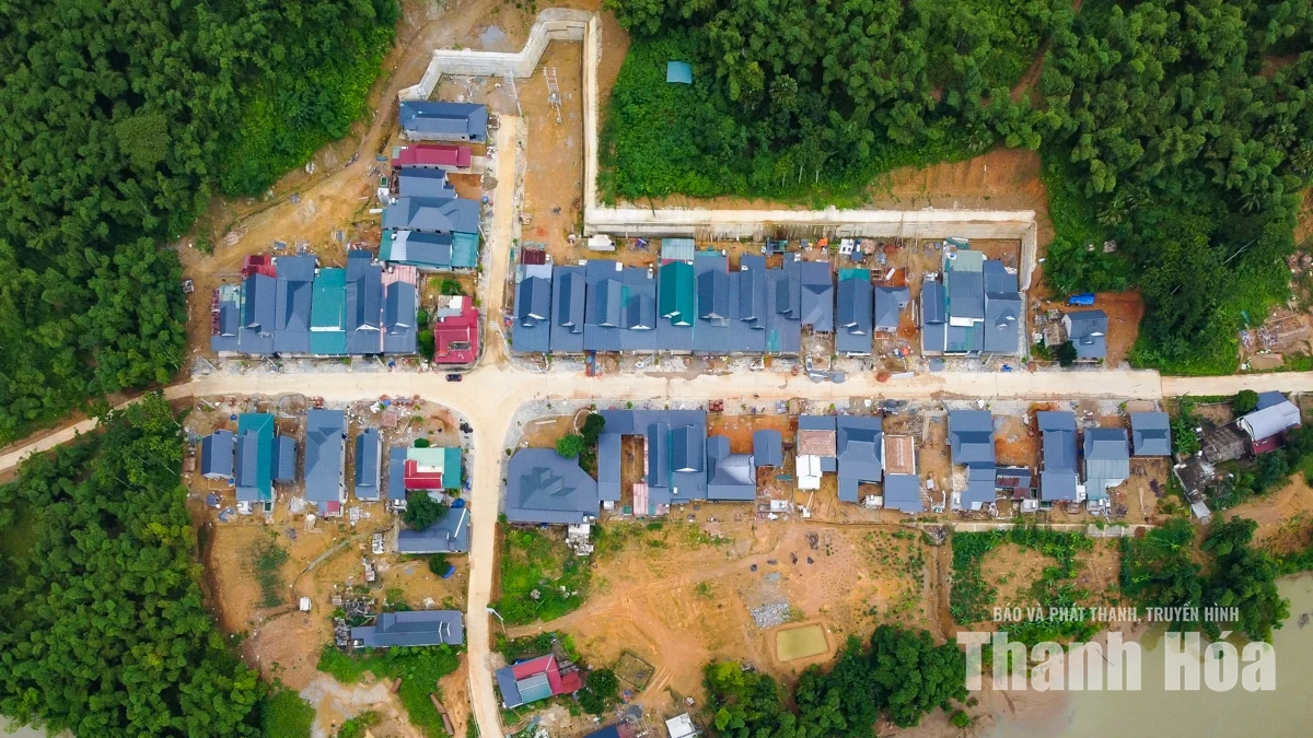 Không còn những đêm chạy lũ, lo sạt lở đất, nhiều hộ đồng bào Thái yên tâm về nhà mới
