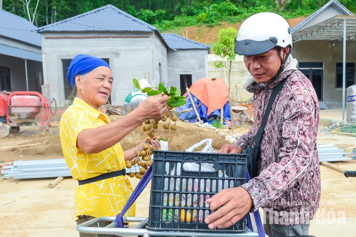 Không còn những đêm chạy lũ, lo sạt lở đất, nhiều hộ đồng bào Thái yên tâm về nhà mới