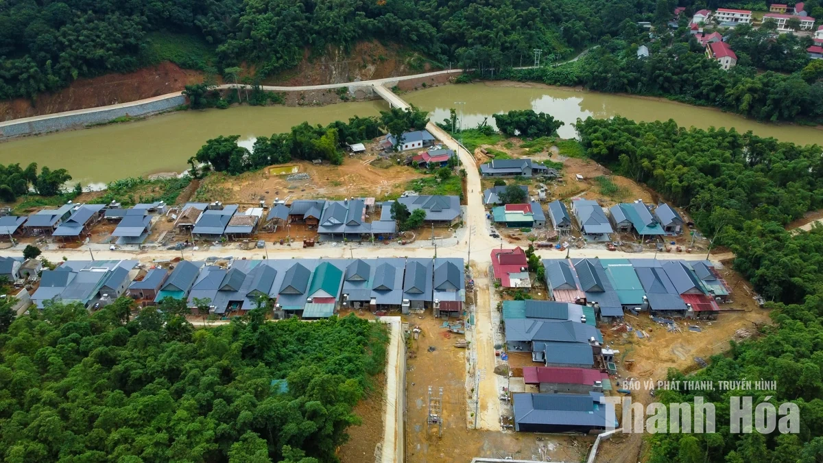 Không còn những đêm chạy lũ, lo sạt lở đất, nhiều hộ đồng bào Thái yên tâm về nhà mới