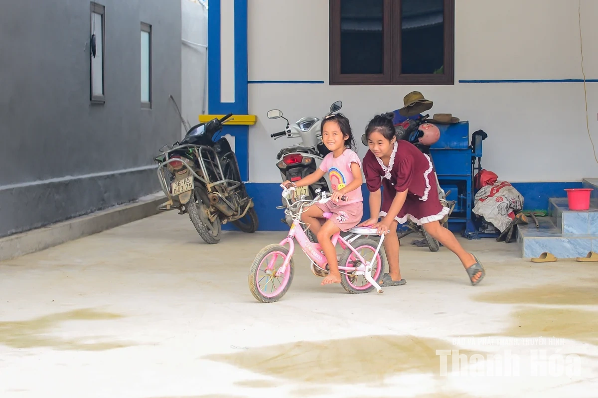 Không còn những đêm chạy lũ, lo sạt lở đất, nhiều hộ đồng bào Thái yên tâm về nhà mới
