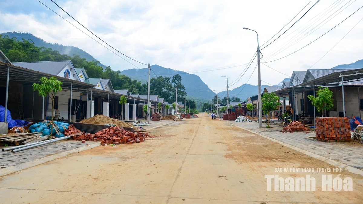 Không còn những đêm chạy lũ, lo sạt lở đất, nhiều hộ đồng bào Thái yên tâm về nhà mới