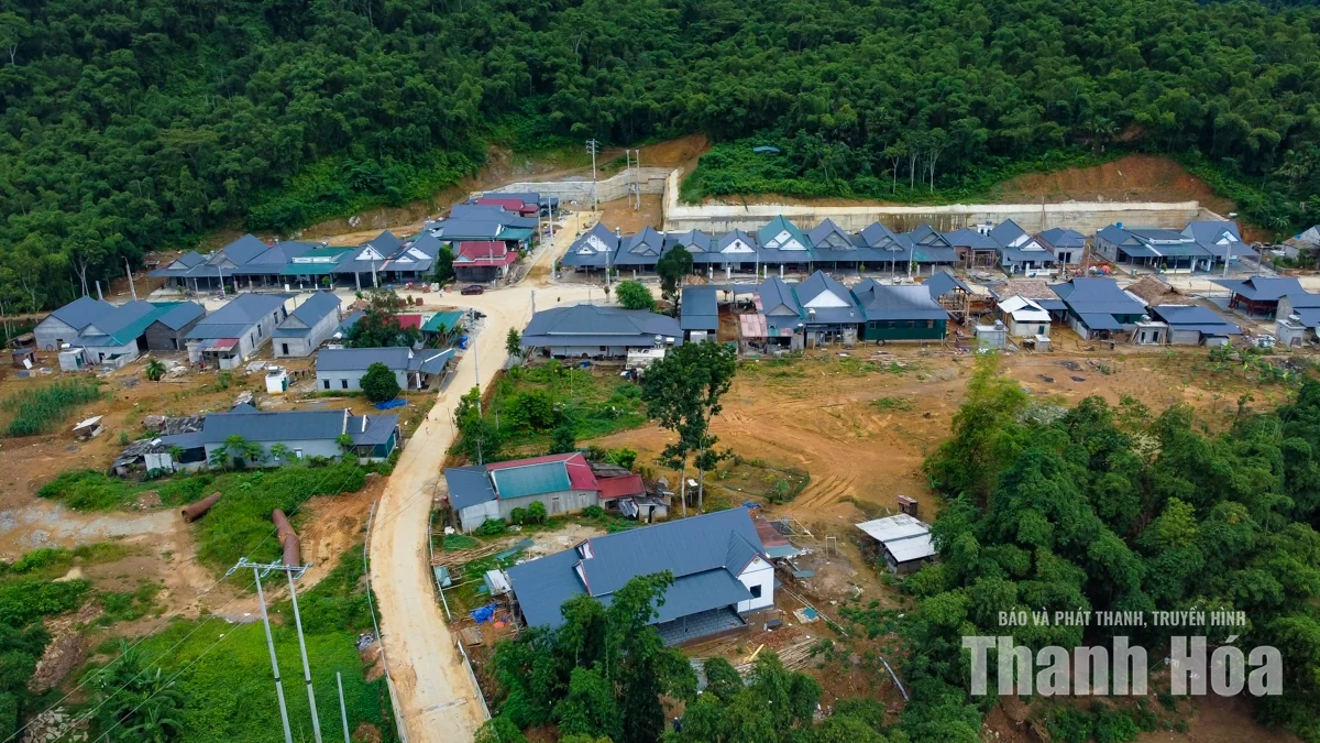 Không còn những đêm chạy lũ, lo sạt lở đất, nhiều hộ đồng bào Thái yên tâm về nhà mới