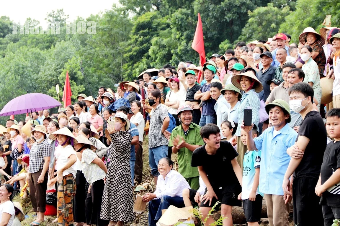 Tưng bừng Lễ hội đua thuyền truyền thống trên sông Mã