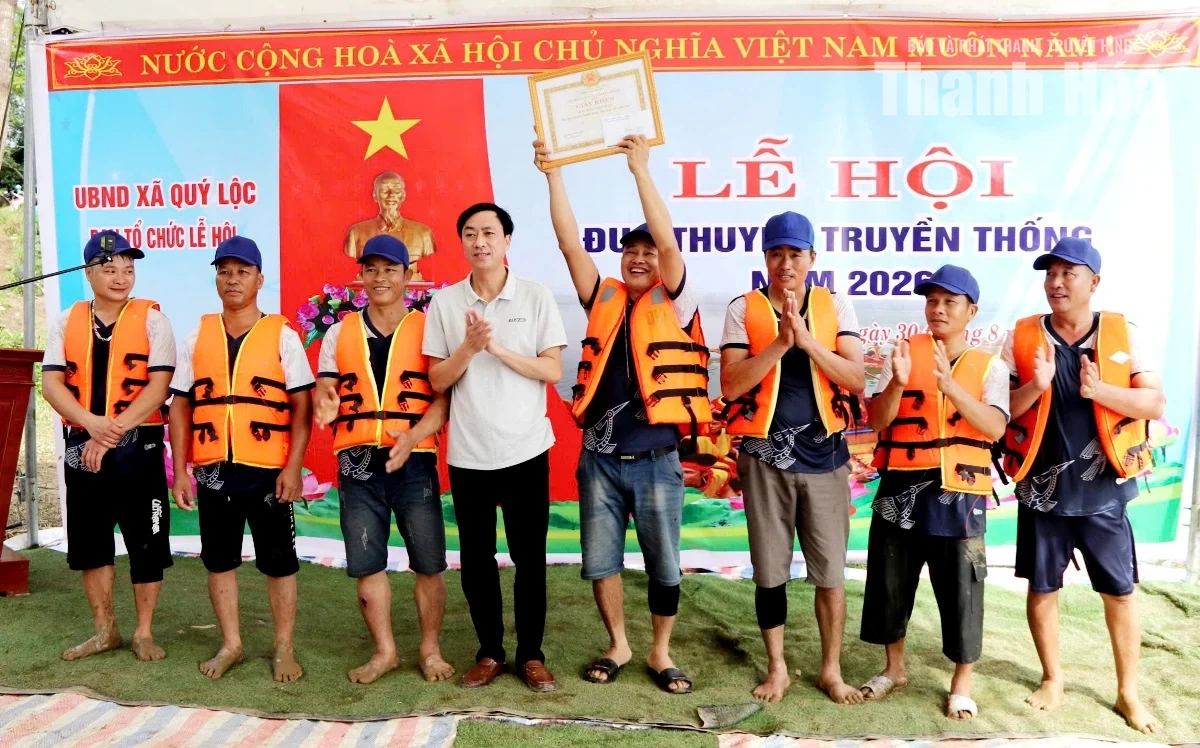 Tưng bừng Lễ hội đua thuyền truyền thống trên sông Mã