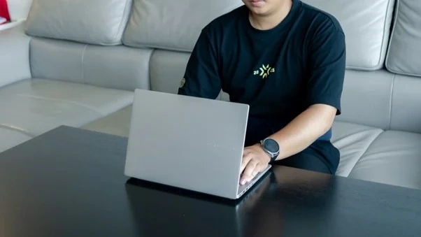 Asus Vivobook S14 Review - Laptop Copilot mỏng nhẹ, hiệu năng cao