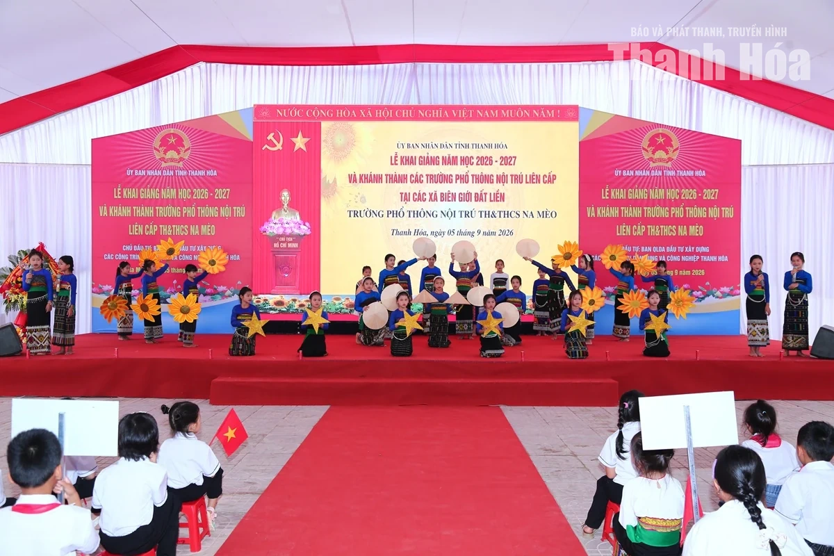 Phó Bí thư Thường trực Tỉnh ủy Nguyễn Hồng Phong dự Lễ khai giảng và khánh thành Trường Phổ thông Nội trú TH&THCS Na Mèo