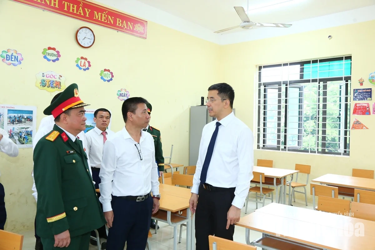 Phó Bí thư Thường trực Tỉnh ủy Nguyễn Hồng Phong dự Lễ khai giảng và khánh thành Trường Phổ thông Nội trú TH&THCS Na Mèo