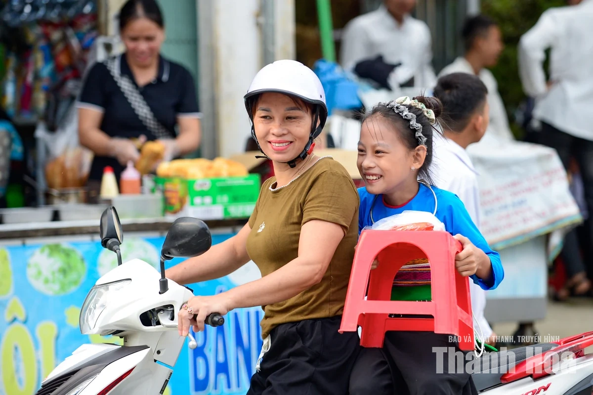 Học sinh nơi biên giới xứ Thanh rạng rỡ trước giờ khai giảng