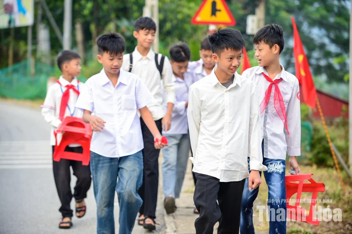 Học sinh nơi biên giới xứ Thanh rạng rỡ trước giờ khai giảng