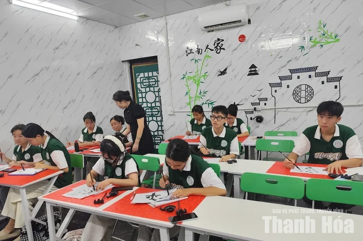 Người trẻ đầu tư học tiếng Trung