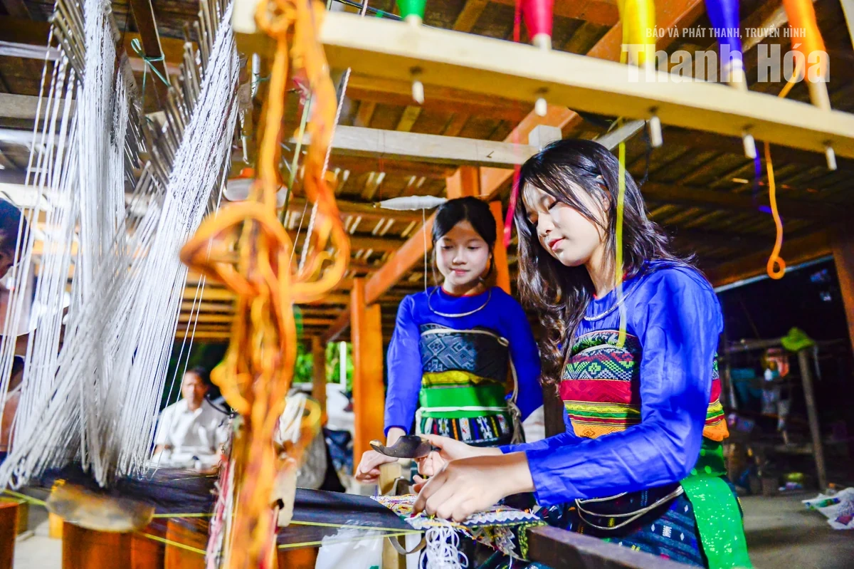 Bản Ngàm “thức giấc” bên dòng sông Luồng