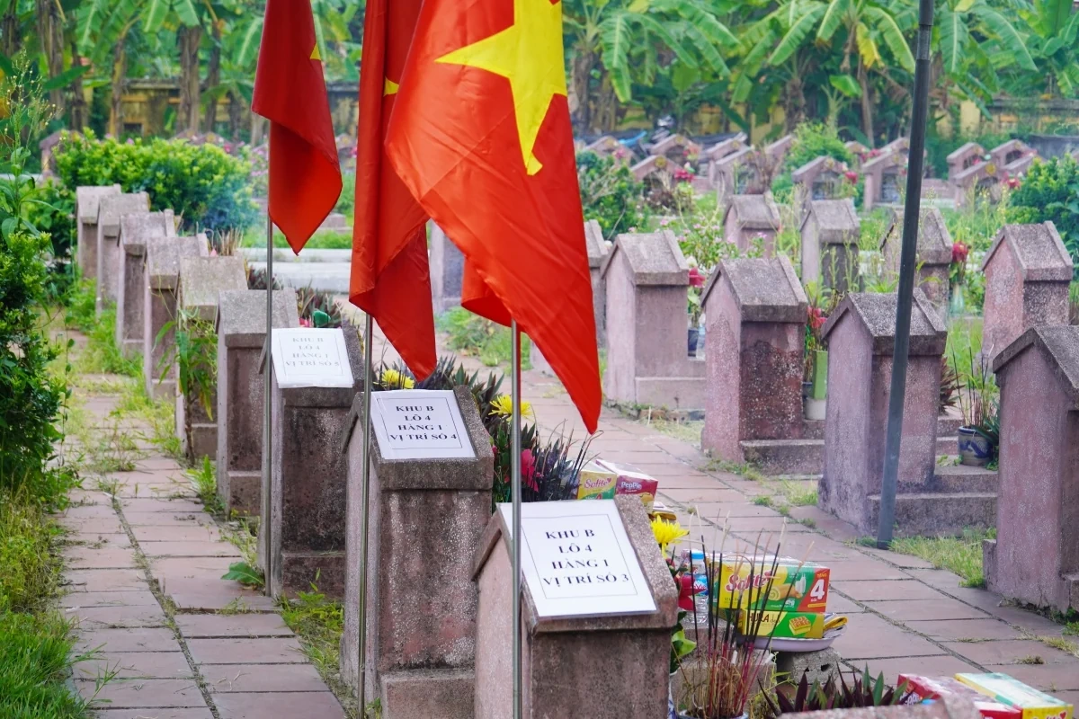 Hoàn thành lấy mẫu hài cốt liệt sĩ chưa xác định được danh tính tại 25 nghĩa trang
