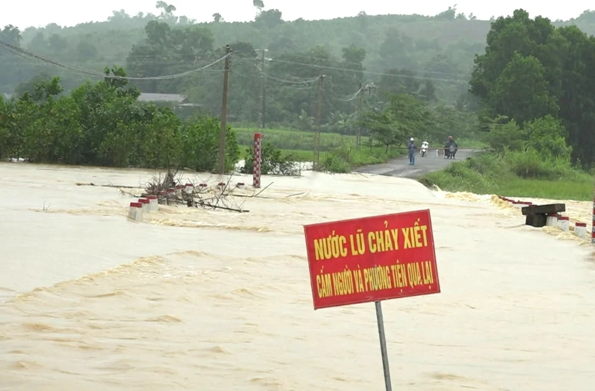 Xã Ngọc Lặc bố trí lực lượng ứng trực 24/24 tại các điểm tràn