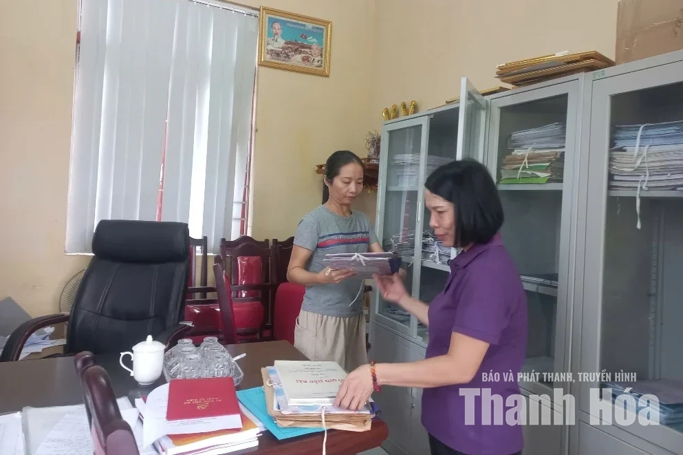 Khẩn trương vệ sinh trường lớp, sẵn sàng đón học sinh trở lại sau mưa lũ
