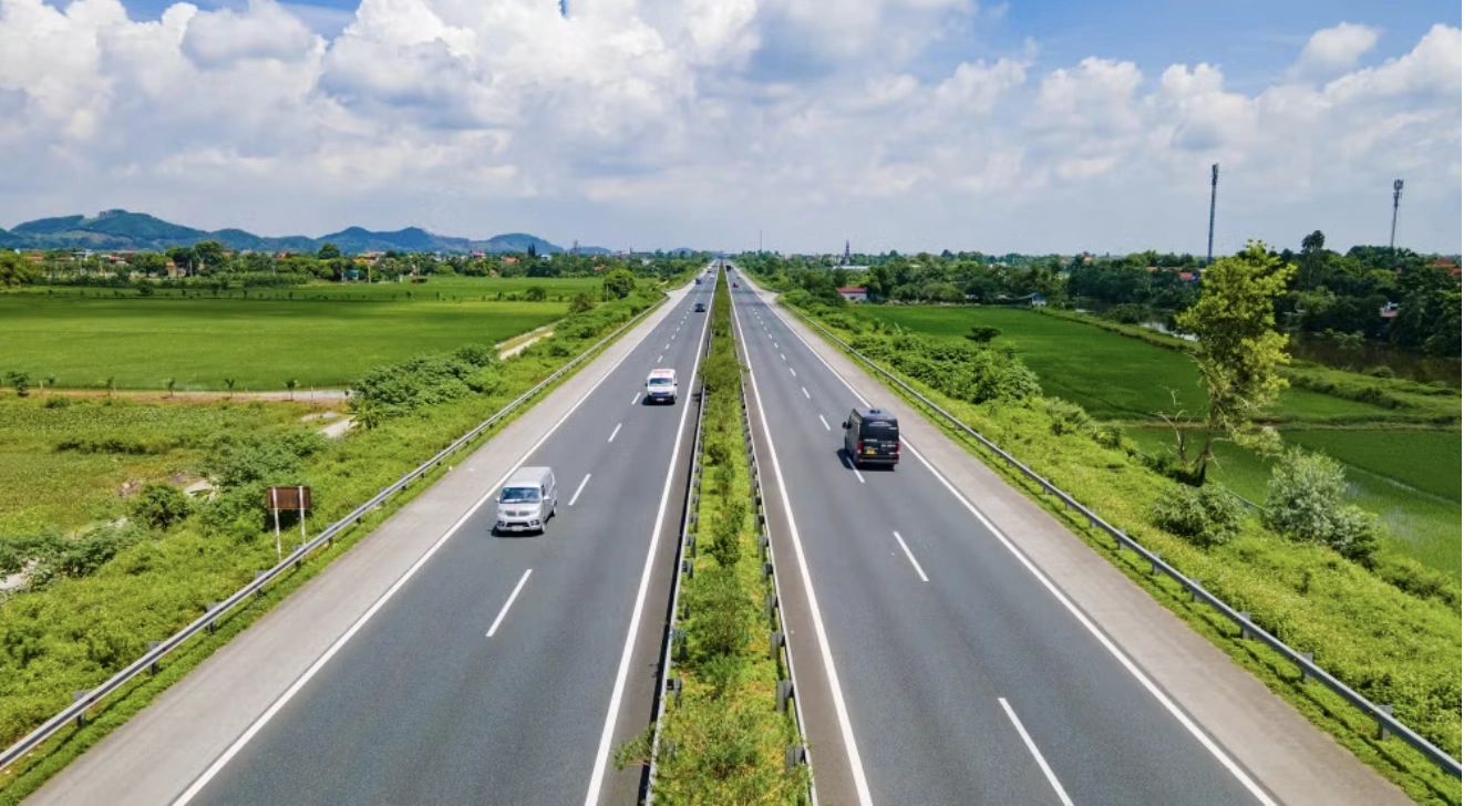 Xe chạy cao tốc có giảm mạnh vì lo ngại xử phạt lỗi khoảng cách an toàn?