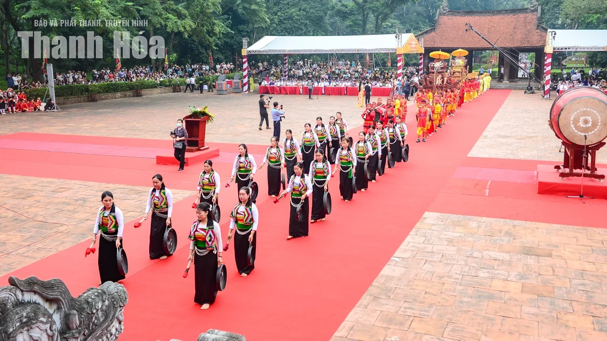Sắc màu văn hóa dân gian giữa Lam Kinh trong ngày hội