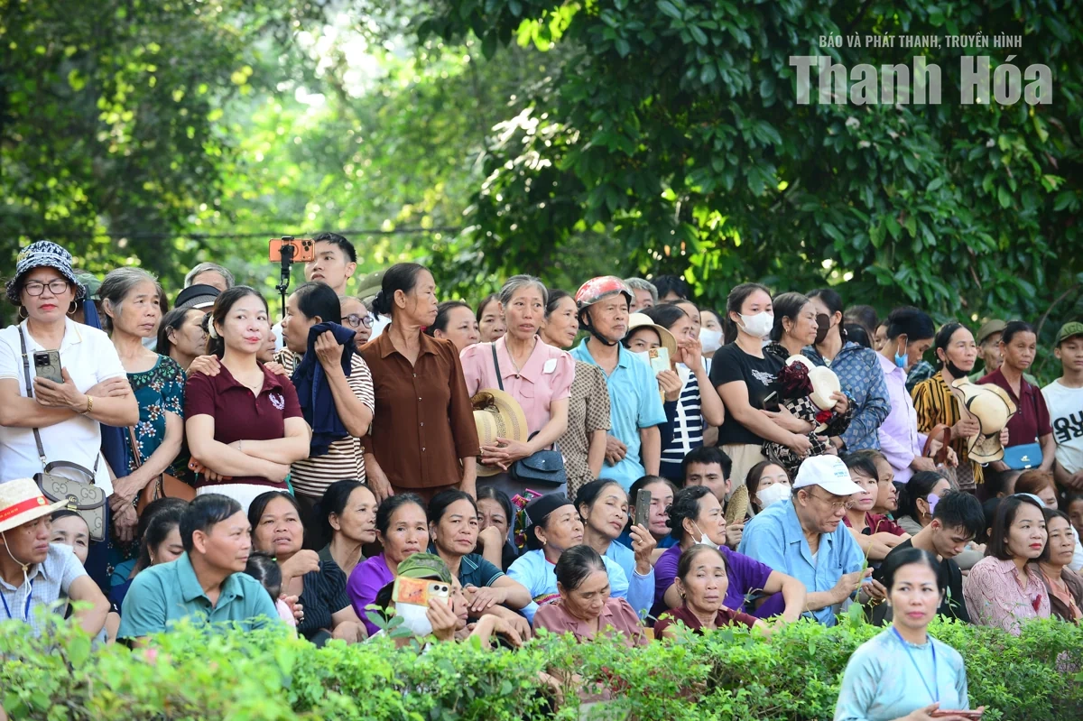 Sắc màu văn hóa dân gian giữa Lam Kinh trong ngày hội