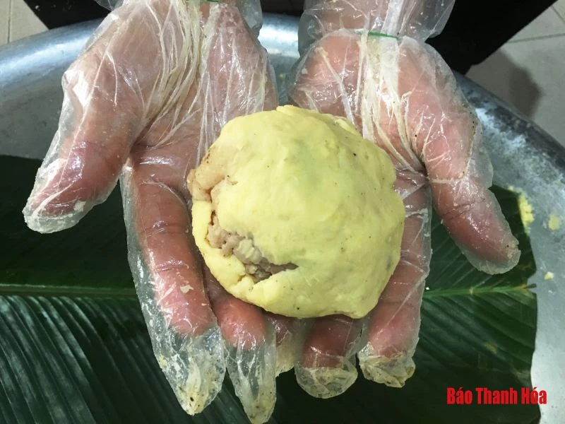 Các cơ sở làm bánh chưng “đắt khách” dịp Tết