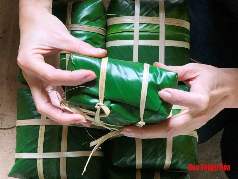 Các cơ sở làm bánh chưng “đắt khách” dịp Tết