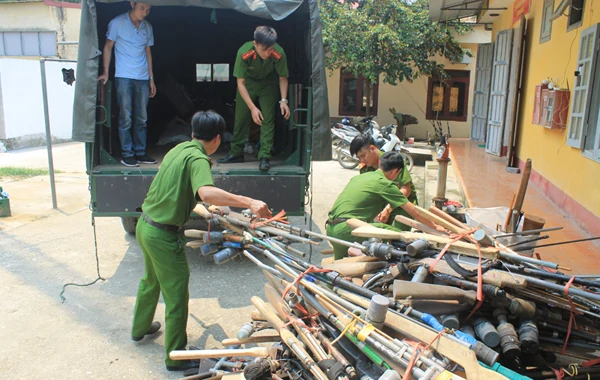 Vận động thu hồi vũ khí, vật liệu nổ: Góp phần giữ gìn bình yên bản làng