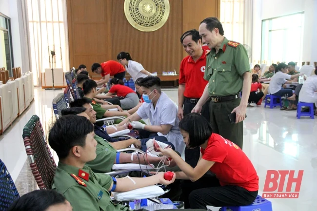 Chương trình “Hành trình đỏ - Kết nối dòng máu Việt” 2020: Gần 2.000 người hiến máu tình nguyện