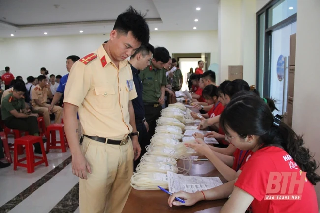 Chương trình “Hành trình đỏ - Kết nối dòng máu Việt” 2020: Gần 2.000 người hiến máu tình nguyện