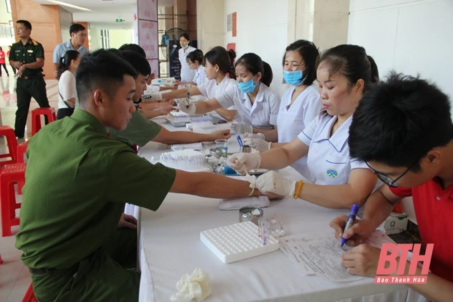 Chương trình “Hành trình đỏ - Kết nối dòng máu Việt” 2020: Gần 2.000 người hiến máu tình nguyện