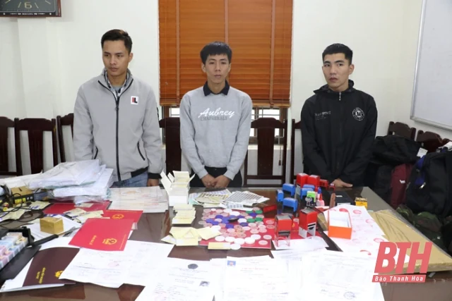 Bắt giữ 15 đối tượng lừa đảo chiếm đoạt tài sản và làm giả con dấu tài liệu của cơ quan, tổ chức