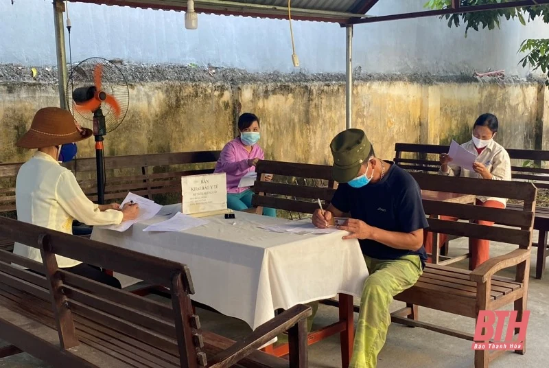 Tổ chức test nhanh SARS-CoV-2 cho toàn bộ người dân trên địa bàn thị trấn Hậu Lộc