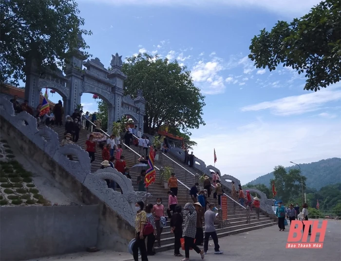 Huyền tích bên dòng sông Lèn