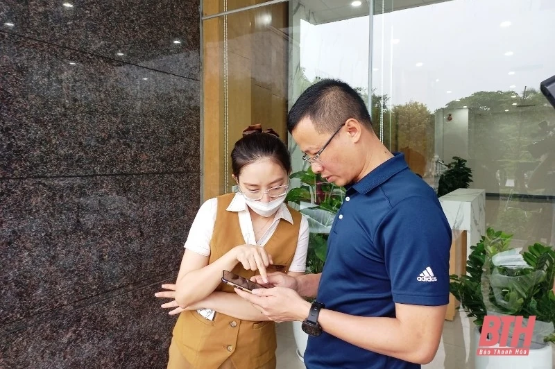 Đẩy nhanh tiến độ dán thẻ thu phí tự động ETC