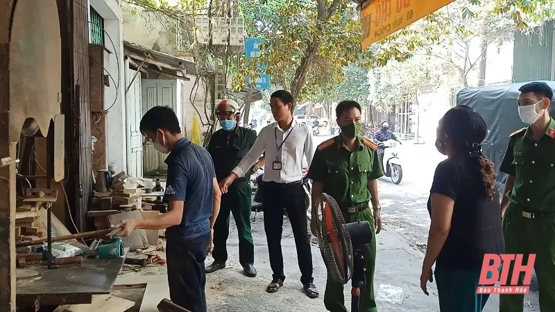 Triển khai lực lượng chống ùn tắc giao thông trong thời gian sửa chữa cầu Sâng