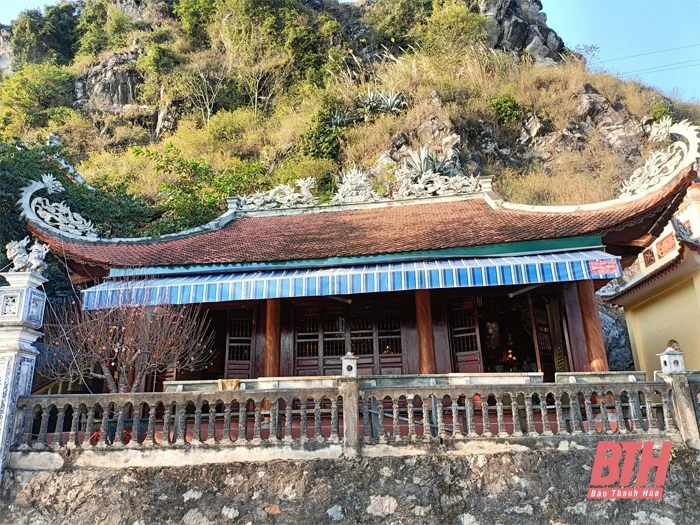Huyền tích bên dòng sông Lèn