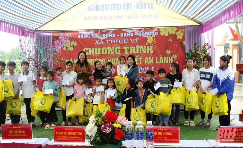 Ấm áp chương trình Bánh chưng xanh - Tết an lành